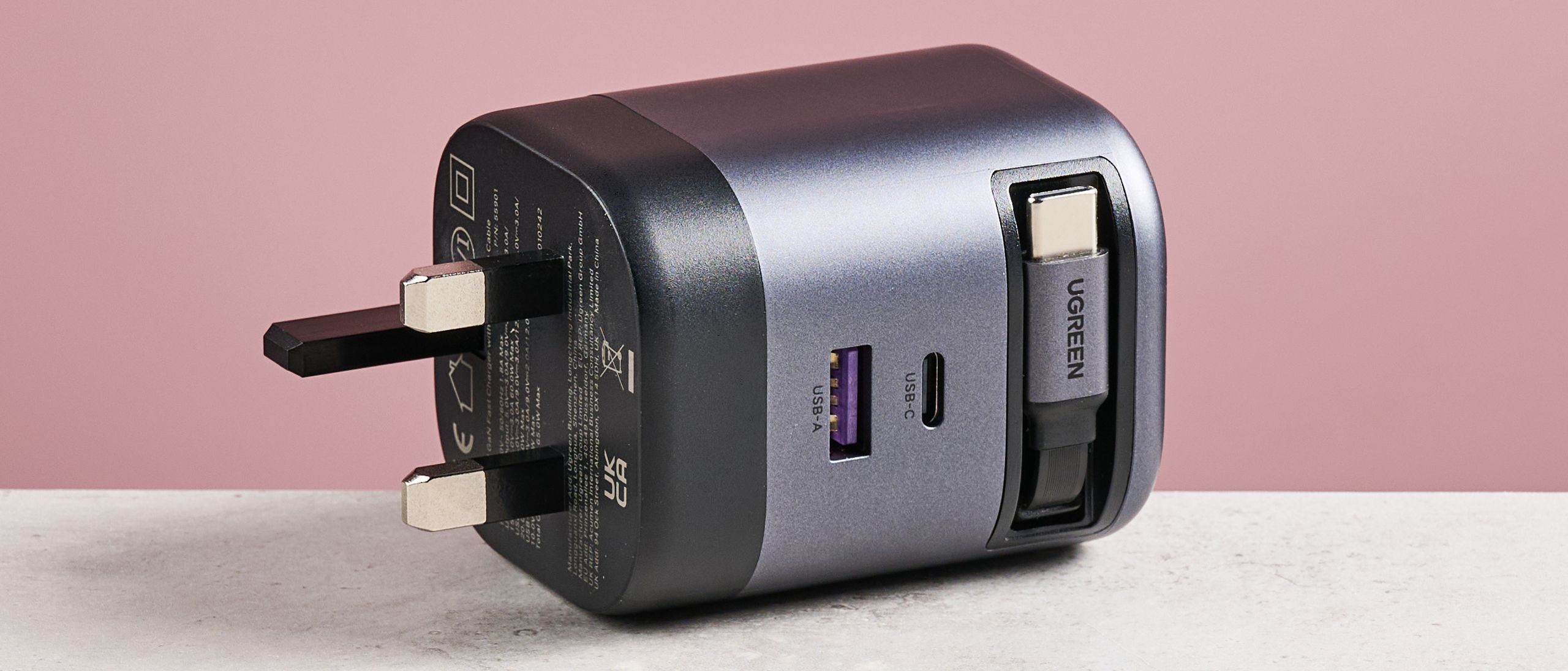 UGreen's Retractable Charger Lets Only the Needed Lead Length Out