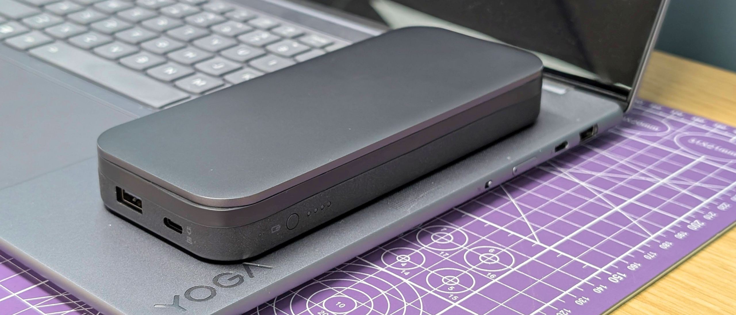 Lenovo Go Stores Its Charging Lead Around the Power Bank